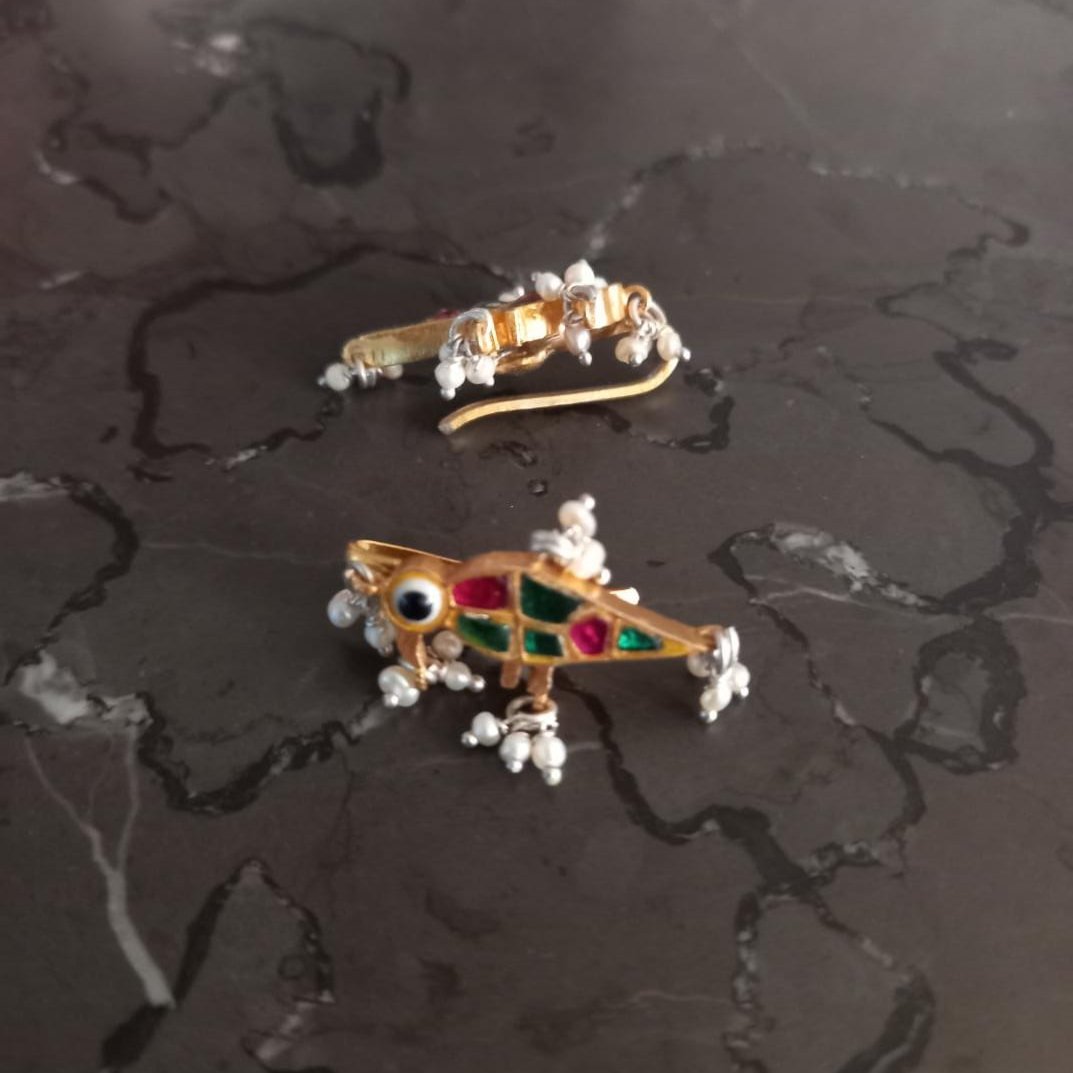 Awomi ear cuff